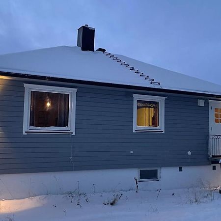 Koselig Hus I Sentrum Av Olderfjord Russenes Esterno foto
