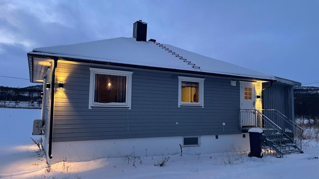 Koselig Hus I Sentrum Av Olderfjord Russenes Esterno foto